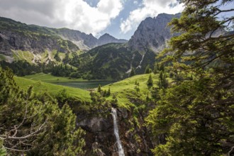 View from the hiking trail from Gaißalpe to Unterer Gaißalpsee, behind Gaißalpsee, near Oberstdorf,