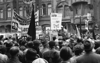 The 1964 Easter March led by the Campaign for Disarmament, here in Bremen on 29. 3. 1964, was