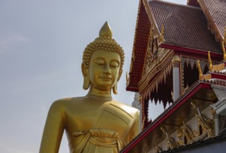 A picture of the large Buddha statue at the Wat Paknam Bhasicharoen Temple