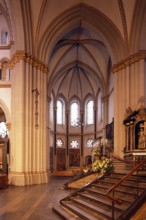 Ascent to the choir and view into the north transept, St., Sankt, Saint