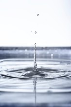 An image of a beautiful water drop background