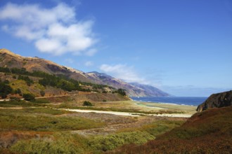 Pacific coast USA. Picturesque abrupt breakage and an ocean surf