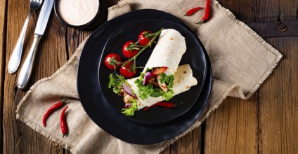 Delicious packs filled with pulled pork and salad