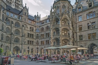 Town hall courtyard with parasols and tourists, Prunkhof, Munich, Upper Bavaria, Bavaria, Germany