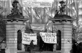 Germany, Berlin, 17 January 1991, Humboldt University, strike, warning strike