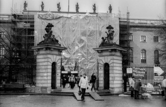 Germany, Berlin, 21 December 1990, Protest at Humboldt University Berlin against the Senate's plans