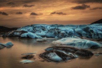 Glacier Svinafelljokull in sunset, Skaftafell national park, Iceland