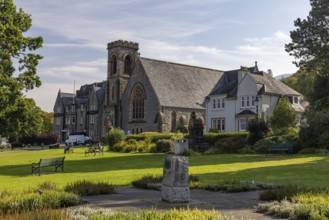 Green park in the centre, The Parade with Duncansburgh Church, Fort William, Highlands, Scotland,
