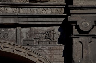 Today ulica Swietego Ducha, house 109, portal from 1605 with a relief of a balancing steam engine
