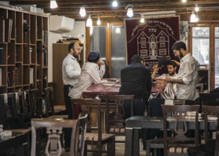 Italy Venice Campo de Ghetto Novo -565 Jewish men at a religious meeting in a ground-floor room of