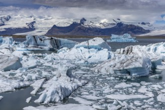 Jökulsarlon glacier lagoon, south coast, Iceland
