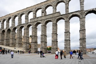 Roman aqueduct in autumn, historic old town, UNESCO World Heritage Site, Segovia, Castilla-Leon,