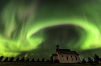 Aurora explosion in Saskatchewan Canada very colorful pulsating