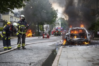 Fire brigade extinguishes burning cars on the Elbchaussee in Hamburg after the riots at the G20