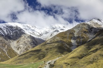 An image of the Mountain Alps scenery in south New Zealand