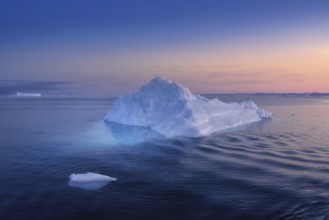 Floating glaciers in the rays of the setting sun at polar night