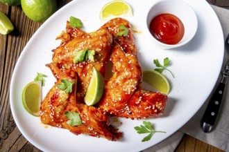 Chicken wings with potato wedges and sezam
