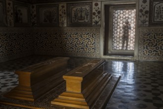 Tomb of I'timad-ud-Daulah, Mirza Ghiyas Beg, a high official in the Mughal Empire. Surrounded by