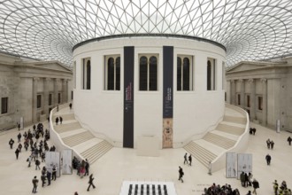 Inner courtyard with glass roof by Norman Foster