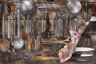 Old and various accessories for the preparation of food