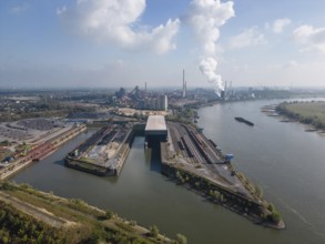 The Südhafen Walsum, along with the Nordhafen Walsum and the Werkshafen Schwelgern, is one of the