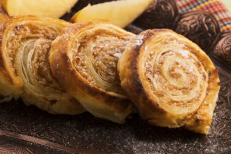 Puff pastry cookies with apple and cinnamon