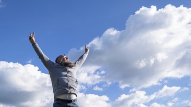 An image of a bearded man winner pose