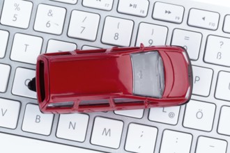 Car on keyboard, symbol photo for car purchase and car trade on the Internet