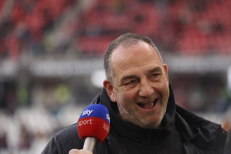 Head coach/ coach Frank Schmidt (FC Heidenheim), at the match of the 1st FBL: 24-25: 21st Sptg. SC