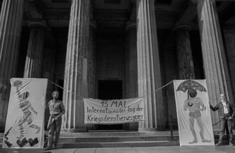 GDR, Berlin, 15.5.1990, Neue Wache, Dem Unbekannten Deserteur, Day of Conscientious Objectors,