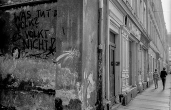 Germany, Dresden, 19 October 1990, Neustadt, what do the people do ?, they don't vote!
