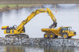After the partial collapse of the Carola Bridge. The embankment on the old town side of the Elbe is