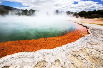 An image of the hot sparkling lake in New Zealand