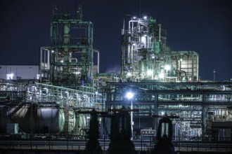 Factory night view of Kawasaki Keihin industrial zone. Shooting Location: Kawasaki City, Kanagawa