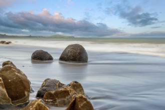 Scenic Moeraki Boulders at the east coast of New Zealands South Island