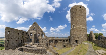 Deserted core castle of the Gleiberg ruins with ruined palas, masonry, keep in fine weather