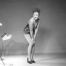 Sweden 1948. Kristoffersson Ref AT46-9 Woman in photo studio back in the day. A young woman with