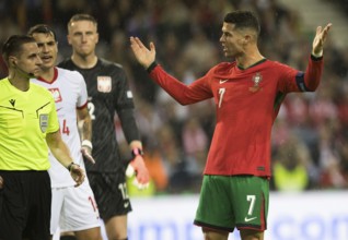 Football match, captain Cristiano RONALDO CR7 Portugal right, energetically protesting with raised