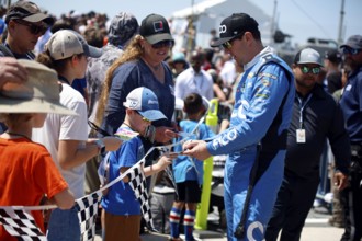Kyle bush gets ready for the Würth 400 in Dover, DE, USA