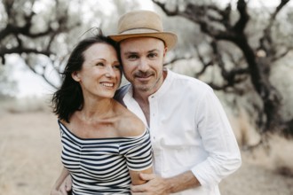 Lovers, 40+, outdoors