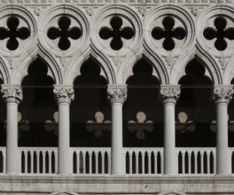 Italy Venice Doge's Palace -211 Gothic arcade upper storey on the west façade Detail