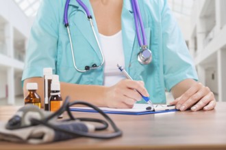 Doctor appoint prescription drugs to patients