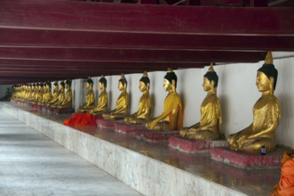 Wat Phra Mahathat Woramahawihan, generally shortened to Wat Mahathat, or ‘Temple of the Great