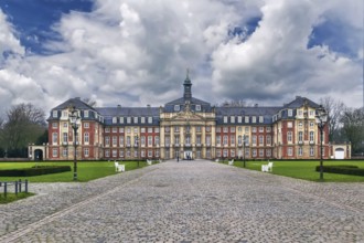 University of Münster is a public university located in the city of Munster, North Rhine-Westphalia
