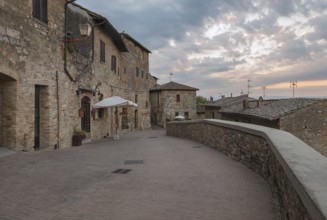 San Gimignano is a small walled medieval hill town in the province of Siena, Tuscany, north-central