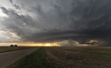 Prairie Storm Canada Summer time clouds warning