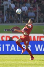 Football match, Marvin PIERINGER1.FC Heidenheim takes the ball with his chest, Voith-Arena football
