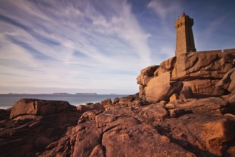 Côte de Granit Rose, Men Ruz lighthouse