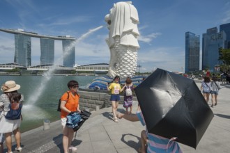 20.08.2016, Singapore, Republic of Singapore, Asia, Tourists visit the Merlion Park with the figure