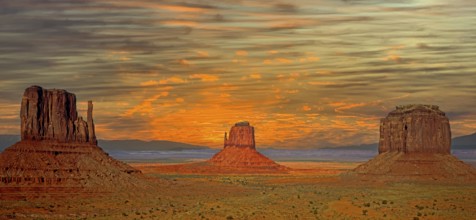 Monument Valley Navajo Tribal Park near Kayenta, Arizona, USA